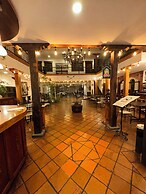 Hotel & Suites El Quijote