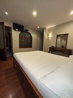 Hotel & Suites El Quijote