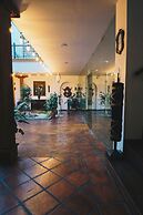 Hotel & Suites El Quijote