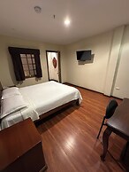 Hotel & Suites El Quijote
