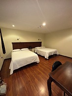 Hotel & Suites El Quijote