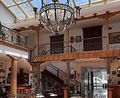 Hotel & Suites El Quijote