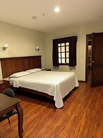 Hotel & Suites El Quijote