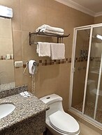 Hotel & Suites El Quijote