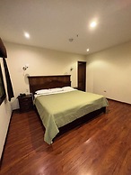 Hotel & Suites El Quijote