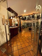 Hotel & Suites El Quijote