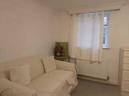 Apartmentsleeps4-parking-nearhuntington-petsok