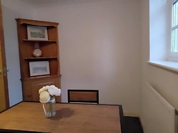 Apartmentsleeps4-parking-nearhuntington-petsok