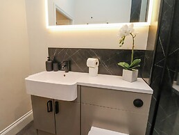 The Salisbury Apartment 202