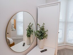 The Salisbury Apartment 202