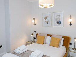 The Salisbury Apartment 202