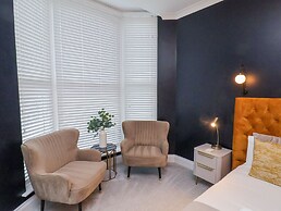 The Salisbury Apartment 201