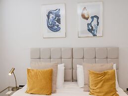 The Salisbury Apartment 205