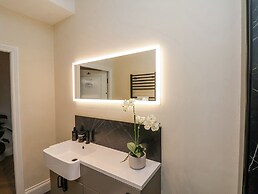 The Salisbury Apartment 205