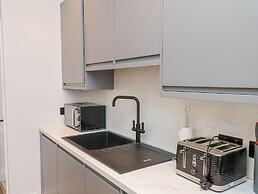 The Salisbury Apartment 205