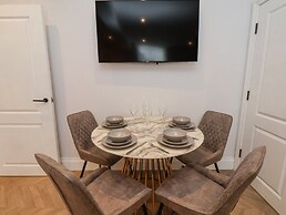 The Salisbury Apartment 205