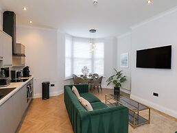 The Salisbury Sleeps 4 Classic Apartment