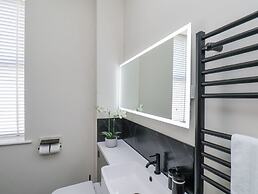 The Salisbury Apartment 303