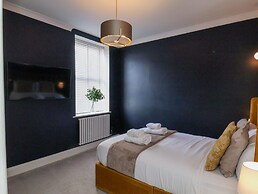 The Salisbury Apartment 303