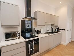 The Salisbury Apartment 303