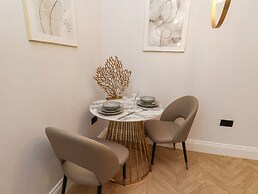 The Salisbury Apartment 303