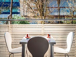 A Modern Flat a Stone's Throw From the Beach