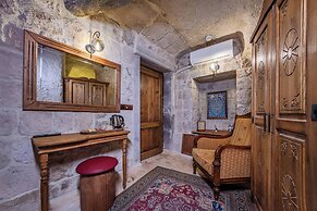 Arkelas Cave House