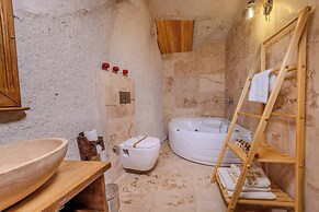 Arkelas Cave House