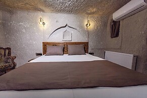 Arkelas Cave House