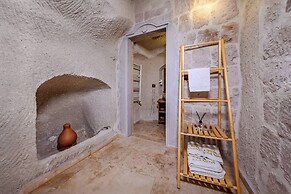 Arkelas Cave House