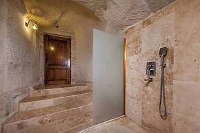 Arkelas Cave House