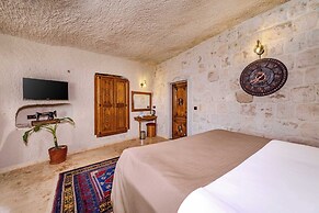 Arkelas Cave House