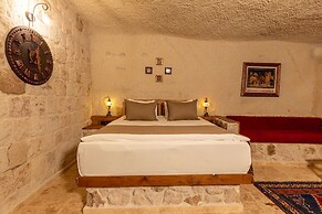 Arkelas Cave House