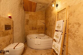 Arkelas Cave House