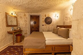 Arkelas Cave House