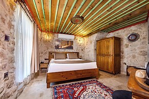 Arkelas Cave House