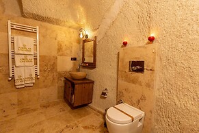 Arkelas Cave House