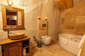 Arkelas Cave House