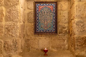 Arkelas Cave House