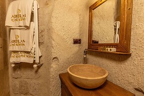 Arkelas Cave House