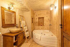 Arkelas Cave House
