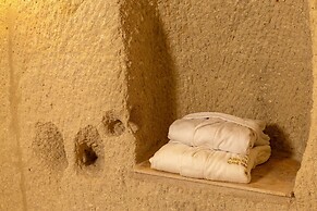 Arkelas Cave House
