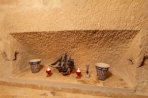 Arkelas Cave House