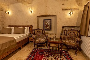 Arkelas Cave House