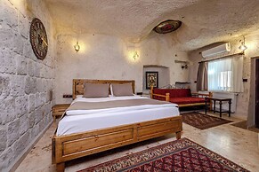 Arkelas Cave House