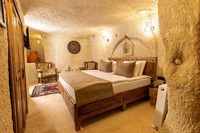 Arkelas Cave House