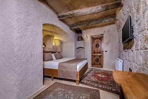 Arkelas Cave House