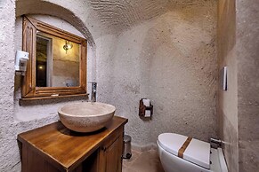 Arkelas Cave House