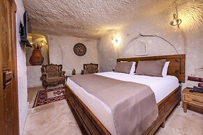 Arkelas Cave House
