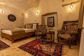 Arkelas Cave House